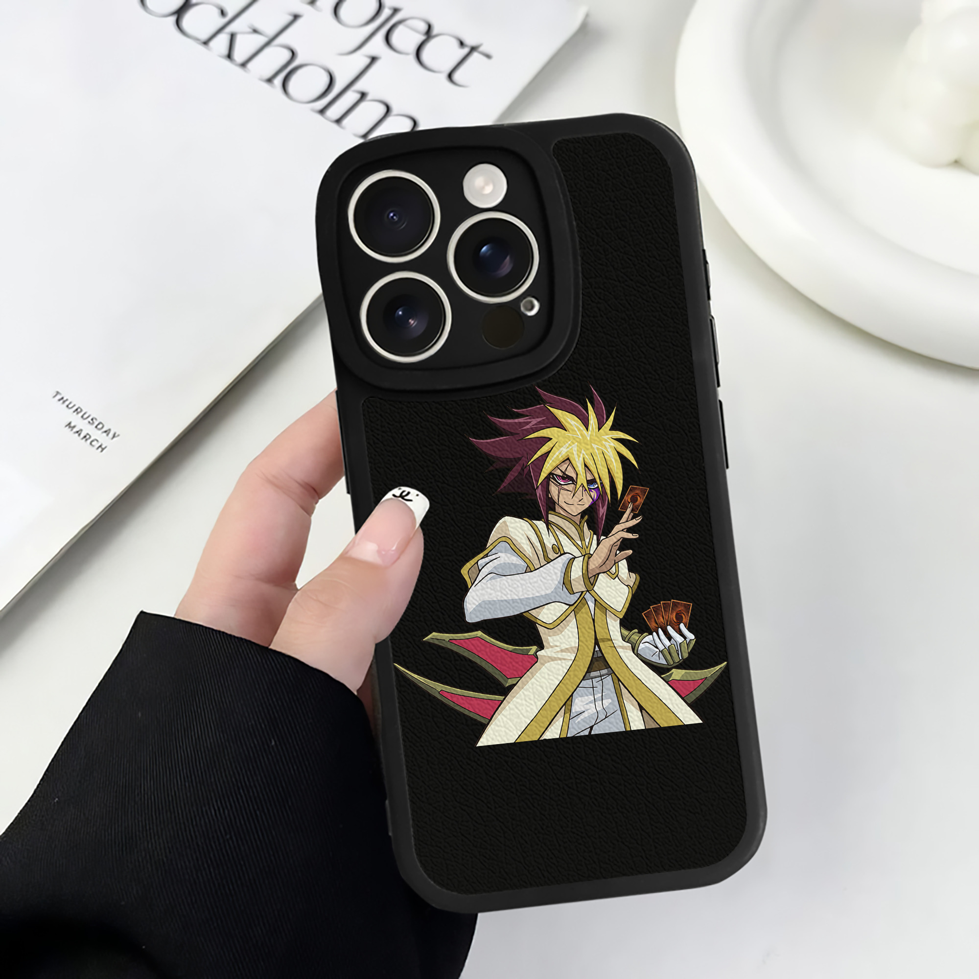 遊☆戯☆王 Yu-Gi-Oh! 【iPhone 16シリーズ対応】シリコンスマホケース（レザー調） 材質：シリコン